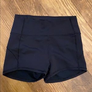 Lululemon In Movement Short Everlux 2.5” size 6